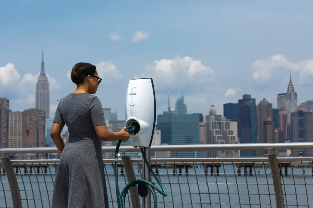 Estación de carga de vehículos eléctricos de la ciudad