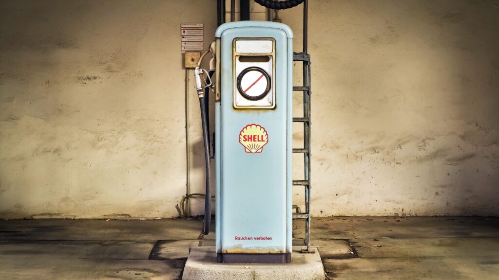 Recharger une voiture est-il moins cher qu&rsquo;un plein d&rsquo;essence ?