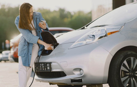 Combien cela coûte de recharger ma voiture électrique ?