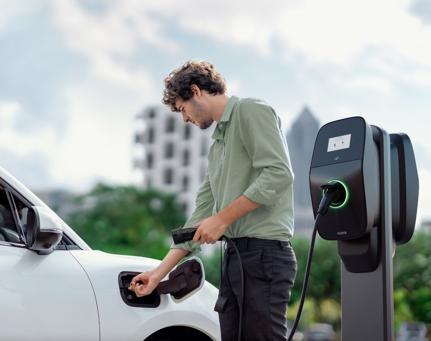 Borne de recharge voiture électrique particulier : Devis sur Techni-Contact  - Borne de recharge électrique