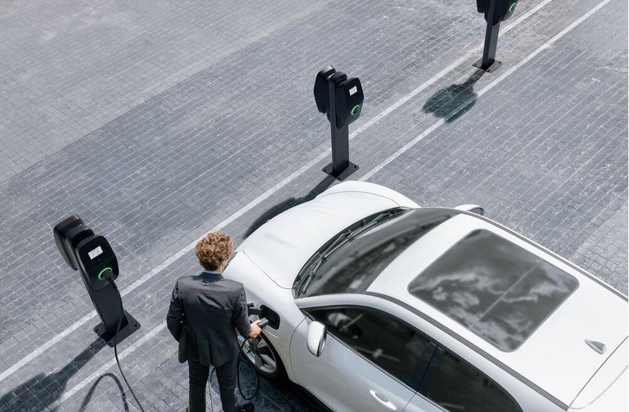 A businessman is charging his EV with EVBox Liviqo.