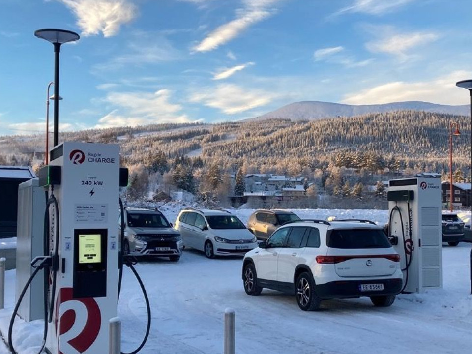 Four EVBox Troniq Modular fast charging stations in the snow with a mountain in the background
